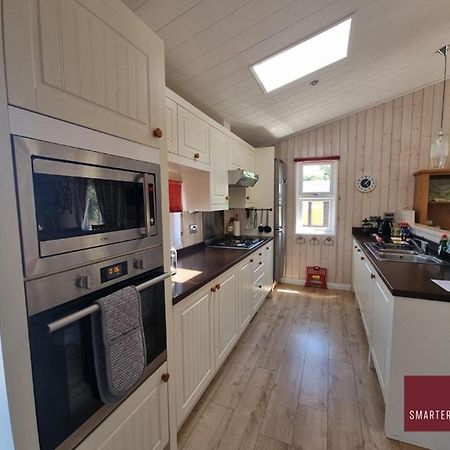 Milford On Sea - 4 Bedroom Lodge In Shorefield Country Park Buitenkant foto